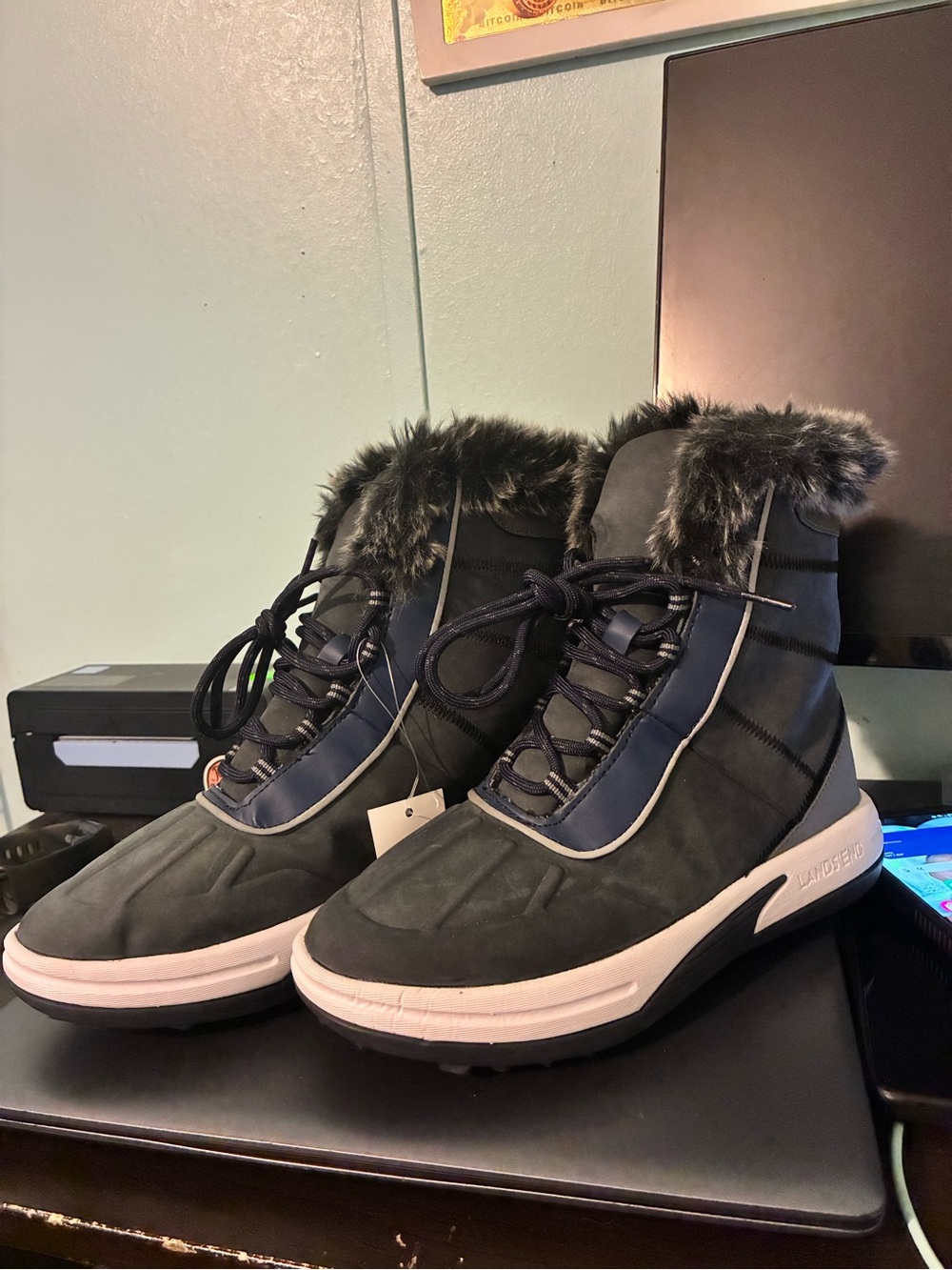 Lands’ End Womens Insulated Snow Boots Stone Blue Size 8B.